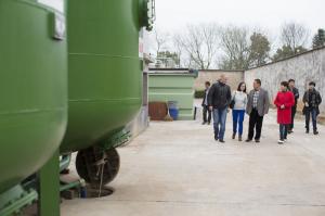 黃總帶德國(guó)外商參觀污水處理工藝 (2)